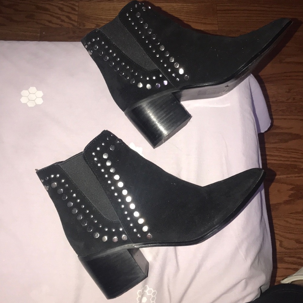 Black mid boots!!!!!! Nice fit and style